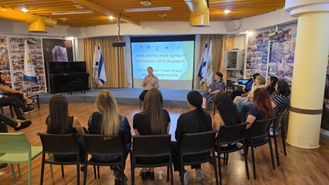 צעד נוסף ליצירת מרחב בטוח ברמלה: מאות עובדי עירייה השתתפו בסדנאות בנושא "נורות אדומות לדינמיקה זוגית - חדשות רמלה ברמלוד נט