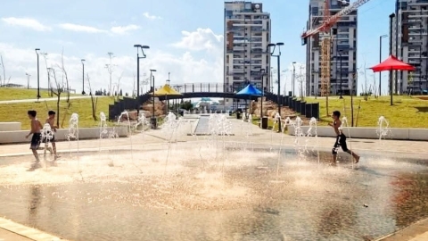 מרעננים את הקיץ בבאר יעקב: מזרקות המים בפארק יהלום פועלות במלוא העוצמה. - חדשות באר יעקב ברמלוד נט