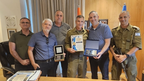 הוקרה למפקד נפת ירקון בפיקוד העורף - עמד לצדה של לוד ותושביה ב-655 ימי המלחמה - חדשות לוד ברמלוד נט
