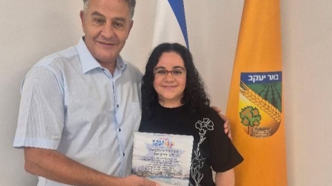 הכירו את ורד קניאס – הלב הפועם של קהילת כבדי השמיעה בבאר יעקב - חדשות באר יעקב ברמלוד נט