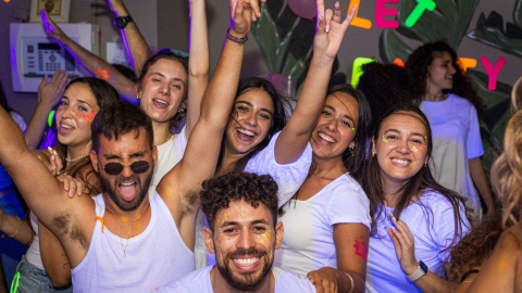 בסופ"ש הקיצי: מאות מצעירי לוד בילו במסיבת 'פול-מון' מטריפה ומופע סטנדאפ קורע - חדשות לוד ברמלוד נט
