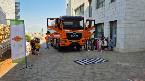 אירוע בטיחות בדרכים ענק של רדימקס ועמותת "אור ירוק" בהשתתפות כ-600 ילדים התקיים ברמלה - חדשות רמלה ברמלוד נט