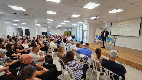 חמישה עובדי עיריית לוד זכו בתחרות 'כוכב השירות' וקיבלו תעודה והוקרה בטקס הרמת כוסית לשנה החדשה - חדשות לוד ברמלוד נט