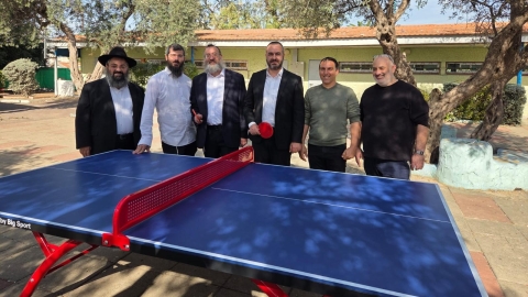 לוד משקיעה בדור הצעיר - שולחנות טניס שולחן חדשים מותקנים בבתי הספר בעיר - חדשות לוד ברמלוד נט