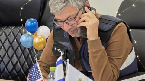 יום הולדת בצל המלחמה: ראש עיריית רמלה, מיכאל וידל, ציין את היום במרכז ההפעלה העירוני - חדשות רמלה ברמלוד נט