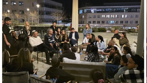 לא משאירים אף משפחה לבד: ראש העיר רמלה ביקר את המשפחות המפונות במודיעין - חדשות רמלה ברמלוד נט
